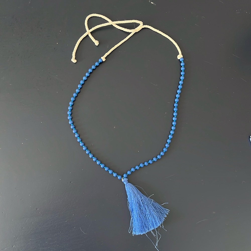 Vineyard Vines Necklace - 18 inches - Blue wood beads